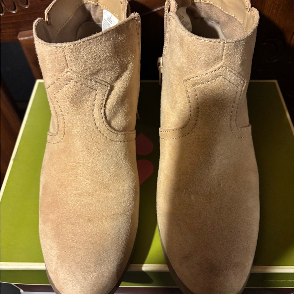 Women’s Old Navy Tan Ankle Boots Size 8